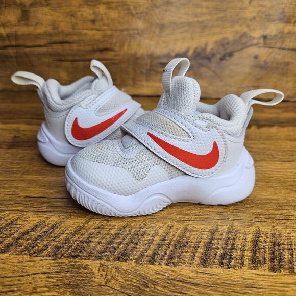 Nike Boys Team Hustle D11 Basketball Shoe White Red sz 4C. - Picture 1 of 9